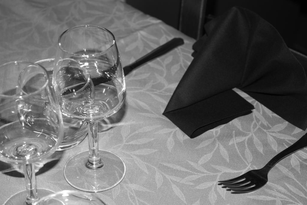 Logis Hotel Restaurant Le Flamant Rose Camargue Albaron Bagian luar foto