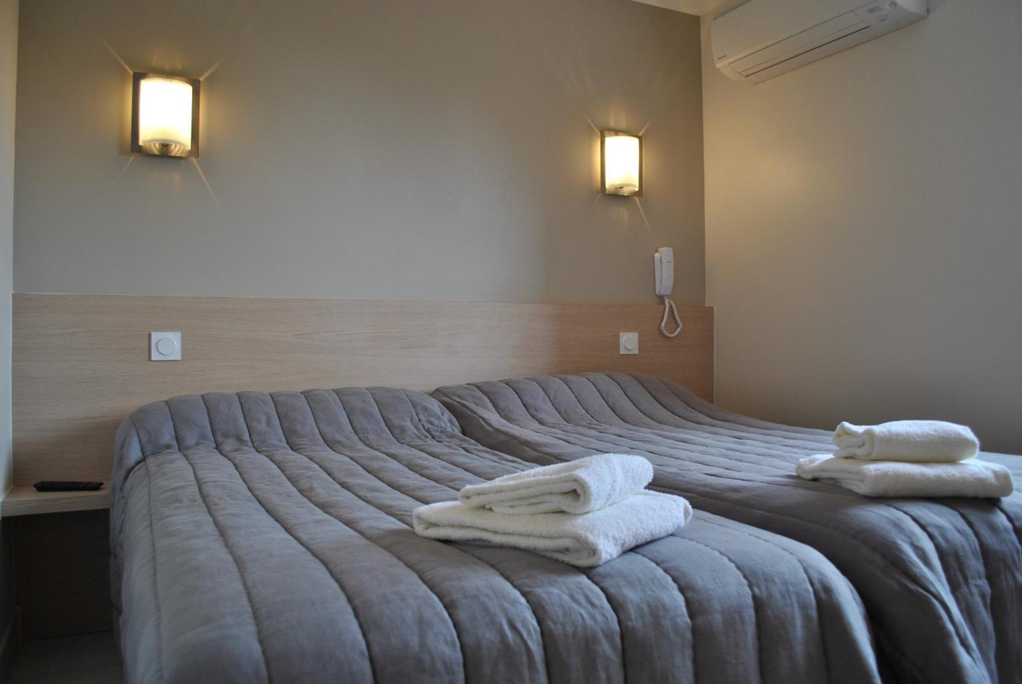 Logis Hotel Restaurant Le Flamant Rose Camargue Albaron Bagian luar foto