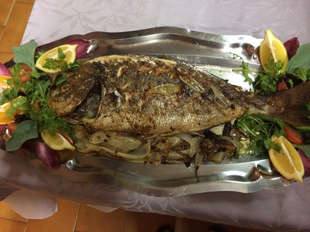 Logis Hotel Restaurant Le Flamant Rose Camargue Albaron Bagian luar foto