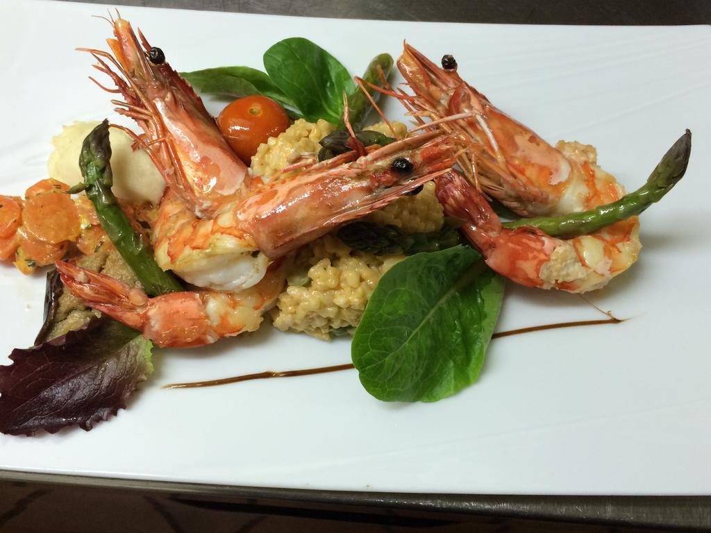Logis Hotel Restaurant Le Flamant Rose Camargue Albaron Bagian luar foto