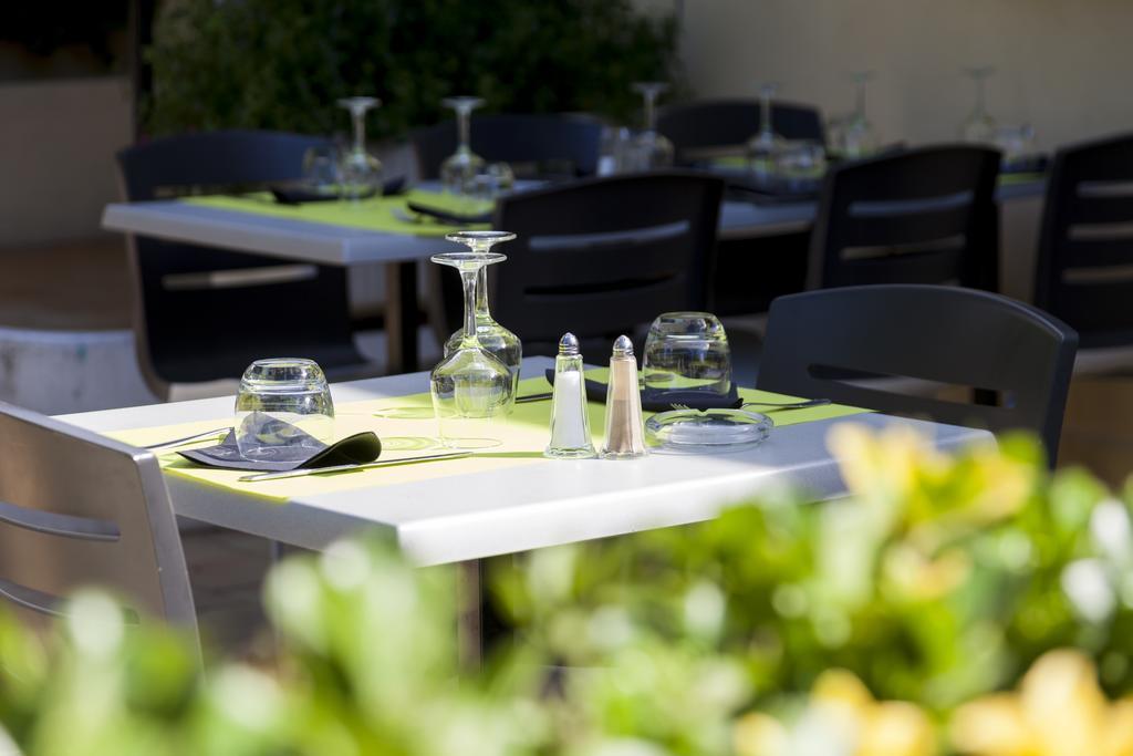 Logis Hotel Restaurant Le Flamant Rose Camargue Albaron Bagian luar foto