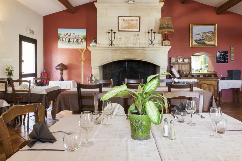 Logis Hotel Restaurant Le Flamant Rose Camargue Albaron Bagian luar foto