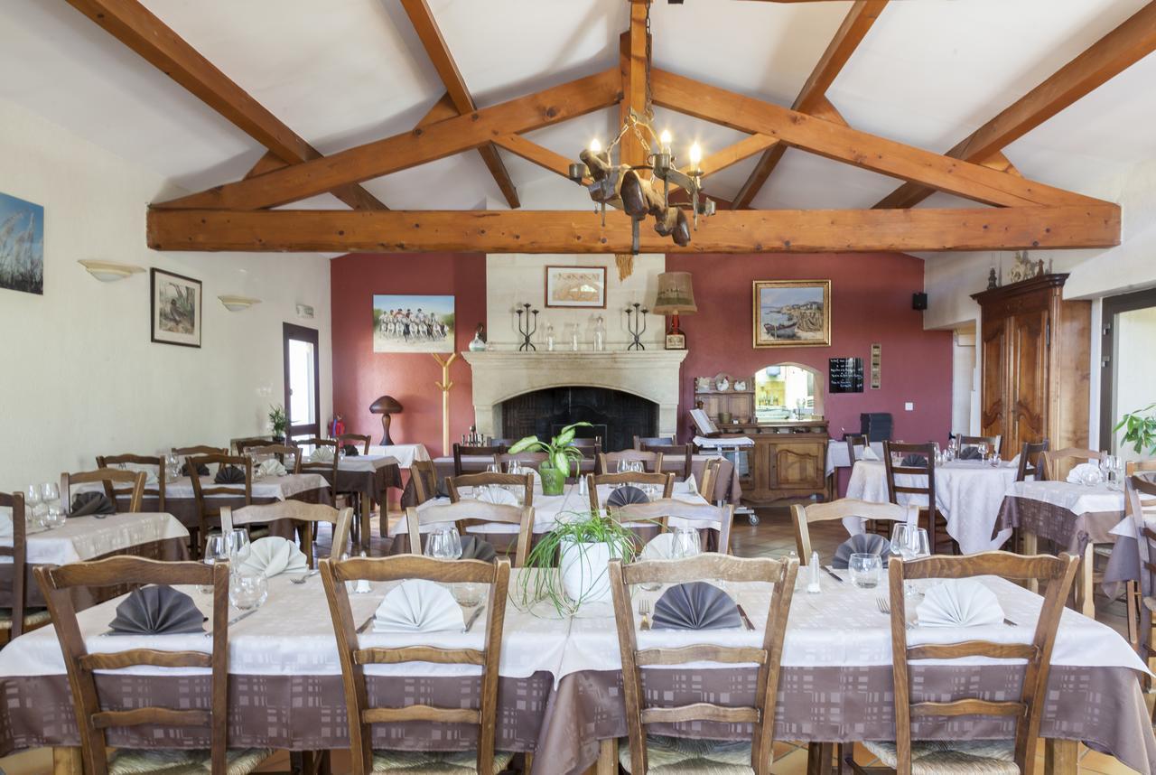 Logis Hotel Restaurant Le Flamant Rose Camargue Albaron Bagian luar foto