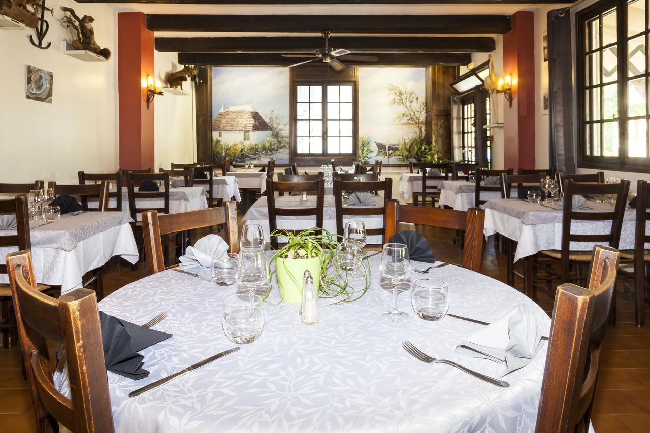 Logis Hotel Restaurant Le Flamant Rose Camargue Albaron Bagian luar foto